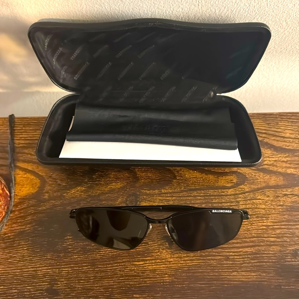 Lightly-worn Balenciaga shades/sunglasses